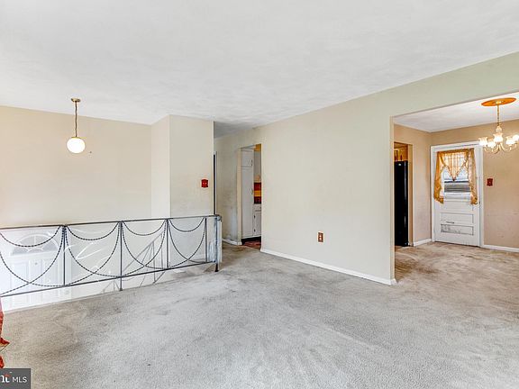 5th image of 4903 Woodford Ln