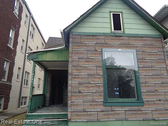 5th image of 2141 Hubbard St