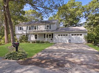 10 Roberta Dr, Buzzards Bay, MA 02532
