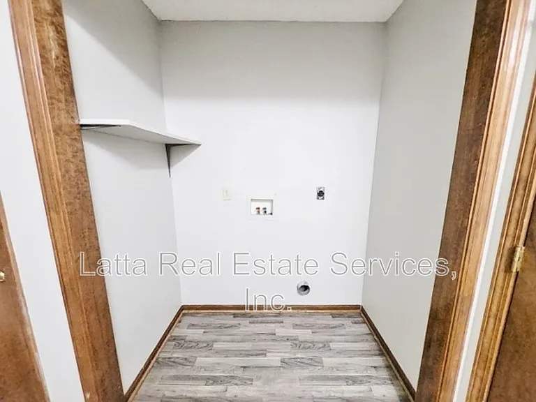 18810 E Manor Dr — Photo 11