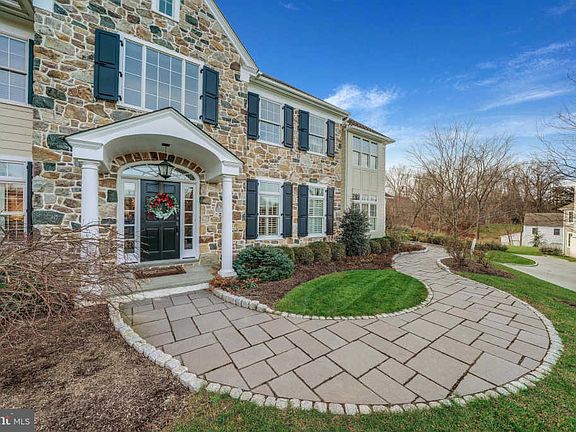 4th image of 915 Sorrell Hill Dr