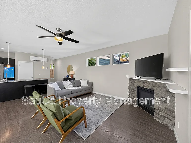 832 SE Cedar St — Photo 5