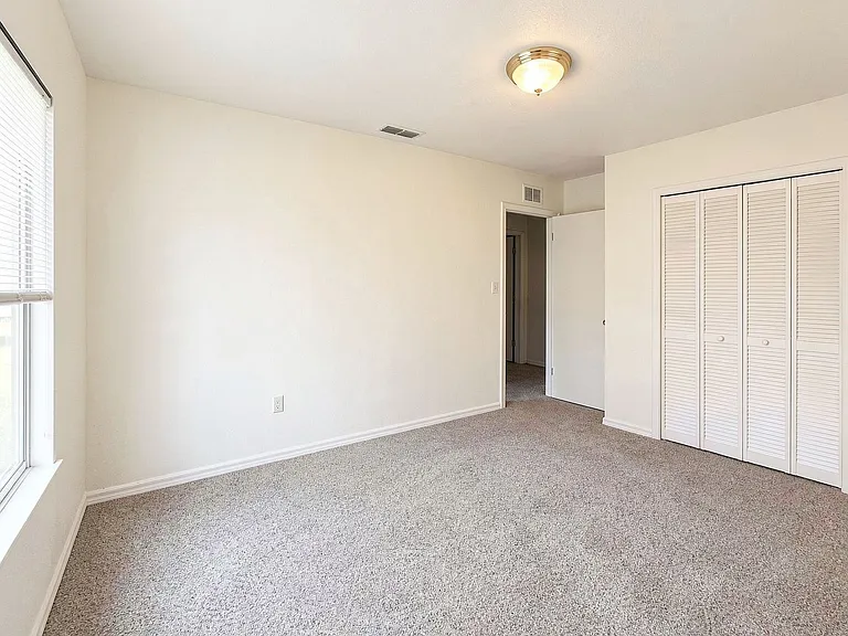 404 Normandy St — Photo 9