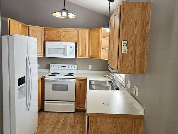3rd image of 1721 Country Manor Blvd