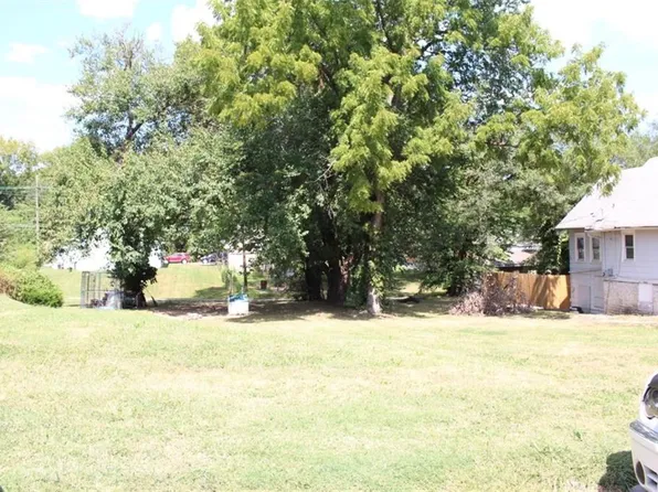 1402 Walker Ave, Kansas City, KS 66104