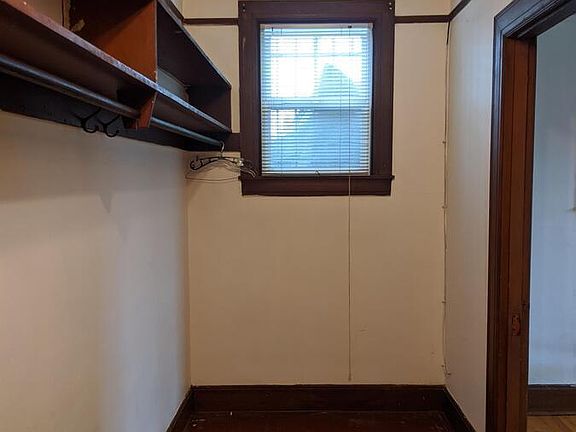 4th image of 2403 6th Ave W #1