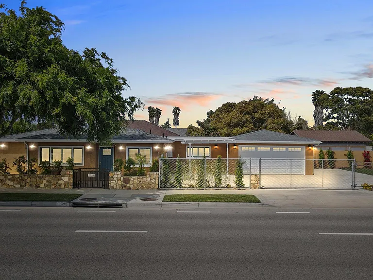 2508 Colonia Ave — Photo 1
