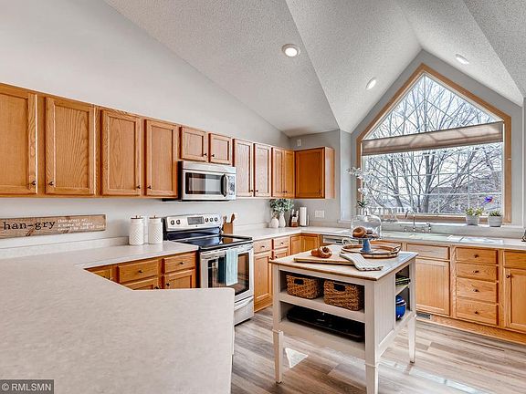 4th image of 4553 Medley Ln NE