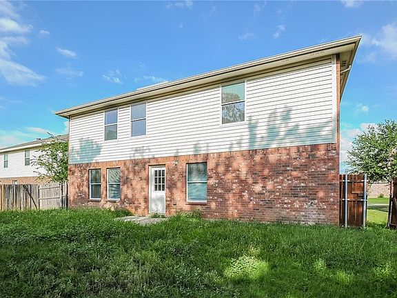 5th image of 1009 Maidenhair Ln