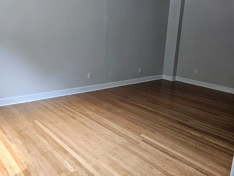 31 Saint Albans Ave #2 — Photo 3