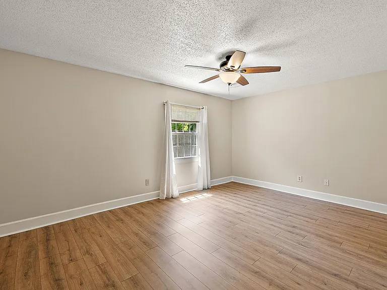 13 Joyce Ave — Photo 8
