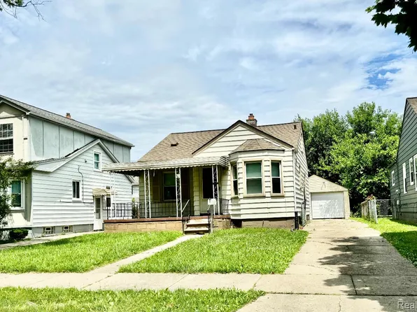 19163 Kenosha St, Harper Woods, MI 48225