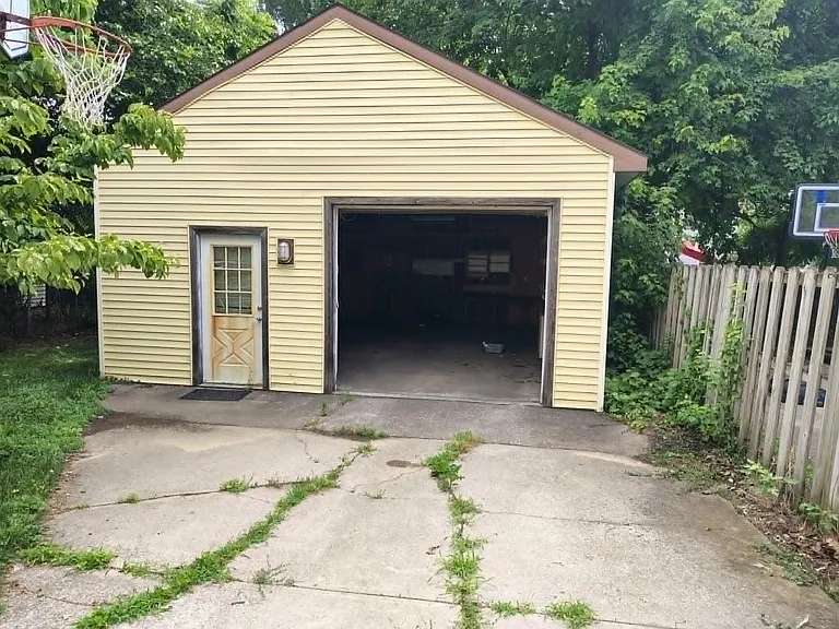 4342 Willys Pkwy — Photo 3