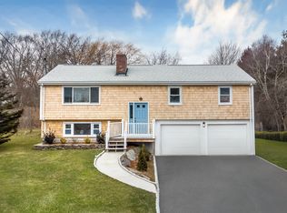 86 Sherwood Ter, Portsmouth, RI 02871