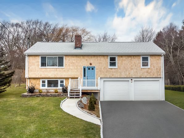 86 Sherwood Ter, Portsmouth, RI 02871