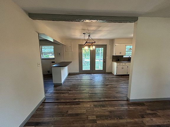 4th image of 106 Azalea St