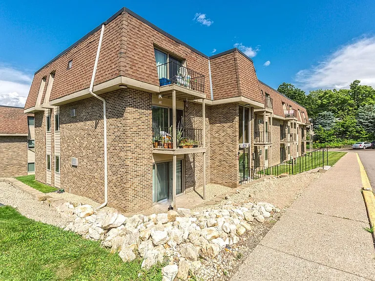 River Ridge Apartments — Photo 42