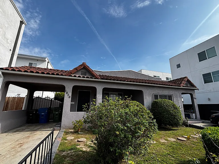 1850 S Curson Ave #1850 — Photo 14