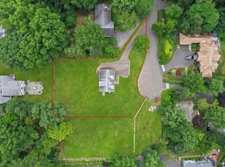 19 Lakeview Dr, Riverside, CT 06878