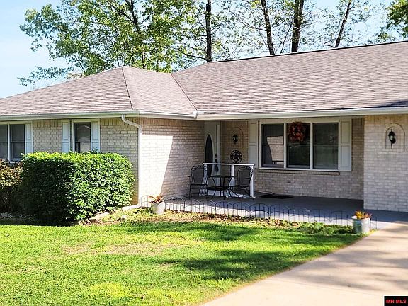 3rd image of 998 Courtney Ln