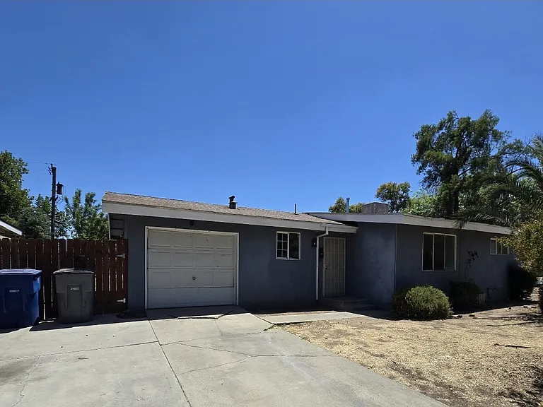 2137 W Dayton Ave — Photo 1