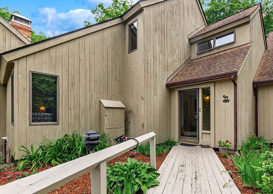 1st image of 33 Niblick Lane #33