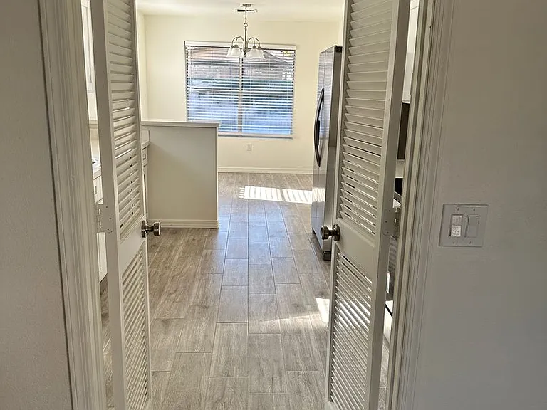 1430 W Camino Ct — Photo 7