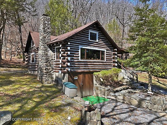 3rd image of 1074 Stony Creek Rd