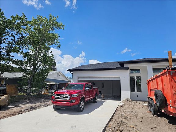 2nd image of 292 Gardenia Rd