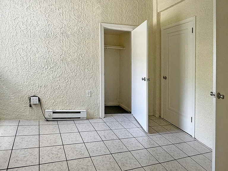 1005 Plaza St — Photo 6