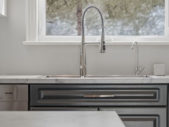 4th image of 1647 County Road 10 Rd