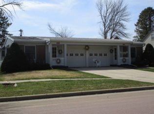 409 9th St N, Mount Lake, MN 56159