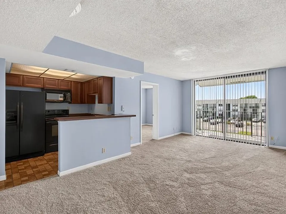 724 Executive Center Dr #31-8-31