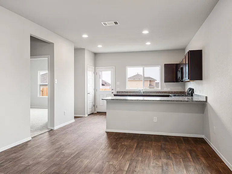 171 Haywood Mnr — Photo 6