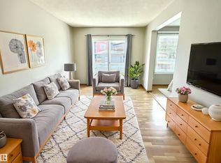 2206 38th St NW, Edmonton, AB T6L4C3