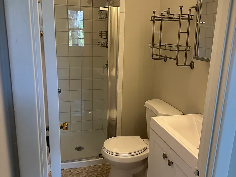434 Greenbrier Ct — Photo 6