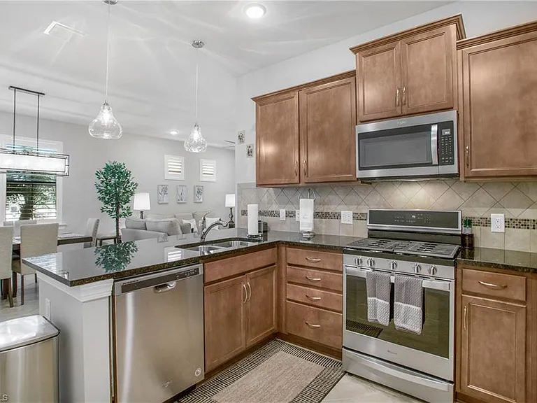 7674 Jacaranda Ln — Photo 13
