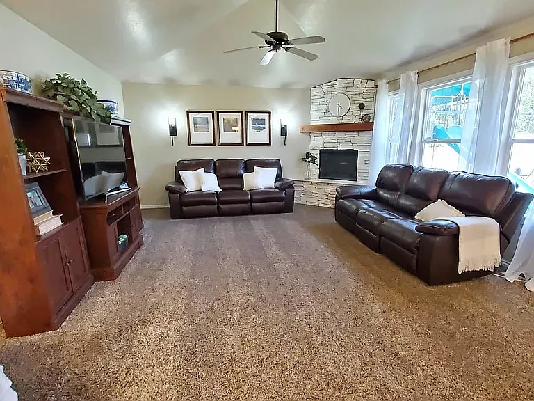 4522 W Carriage Ln — Photo 3