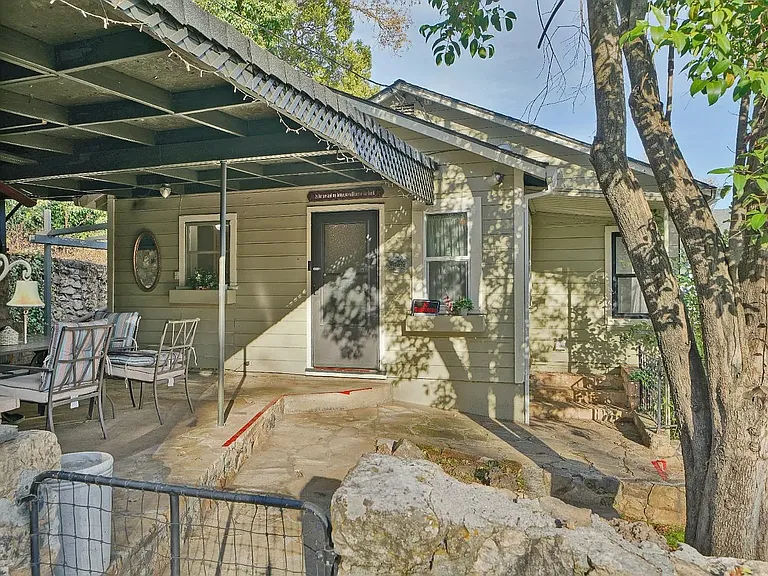897 Union St — Photo 1