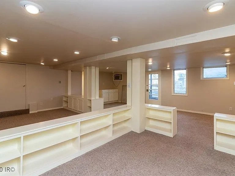 1011 Evelyn St — Photo 20