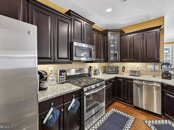 3rd image of 42553 Sunset Ridge Sq