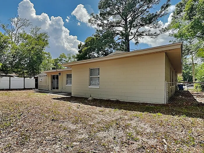 10927 Regency Dr — Photo 17