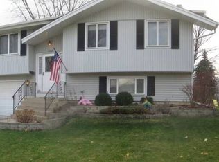 320 Kemah Ln, Schaumburg, IL 60193