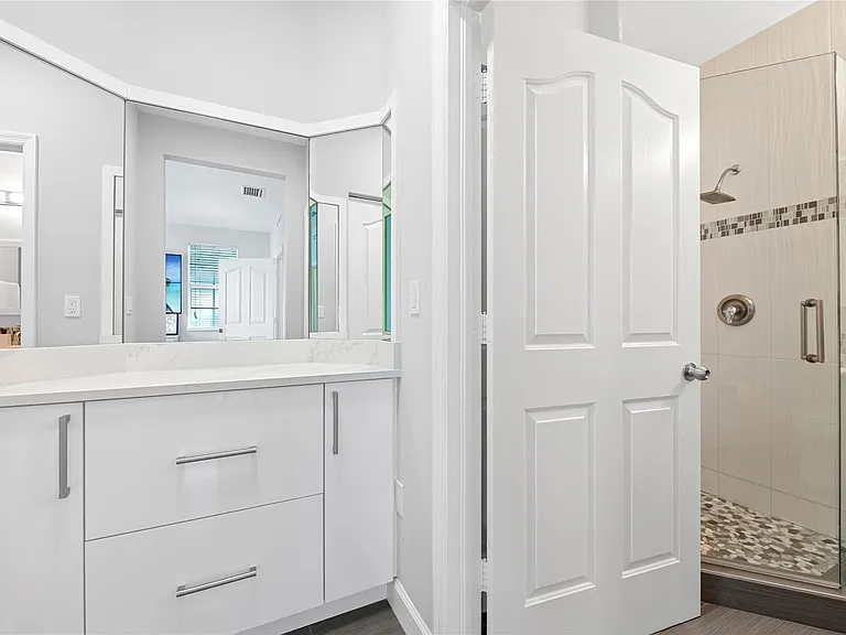 240 NE 2nd St #6-F — Photo 15