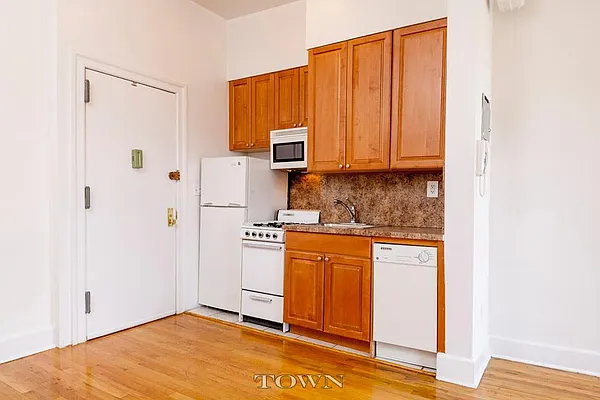 Rented by Town Residential | media 33