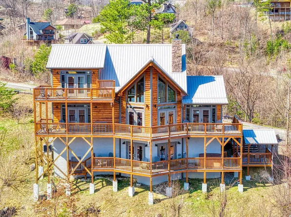 433 Red Hawk Way, Gatlinburg, TN 37738
