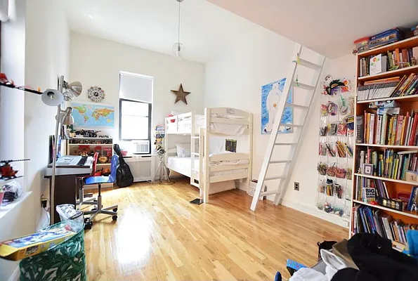 Rented by Street Realty Brokerage LLC | media 19