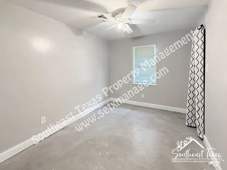 428 S 37th St — Photo 11