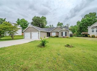 228 Roberts Trl, Locust Grove, GA 30248
