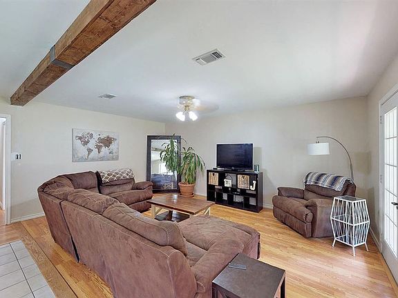 2nd image of 1422 County Road 2109